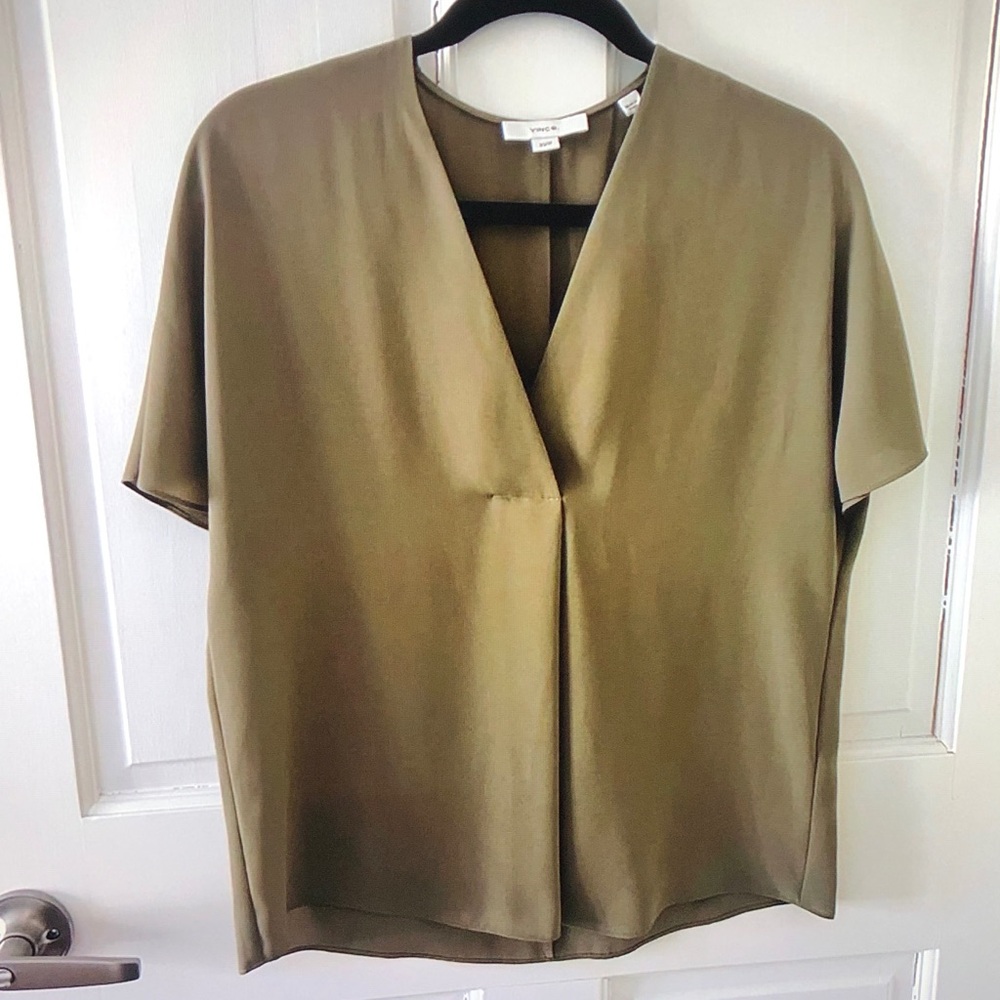 Vince Olive Green V-Neck Short Sleeve Blouse
